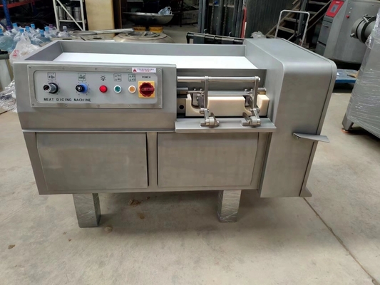 Machine à découper automatiquement des dés industriels pour la viande chaude et la viande congelée