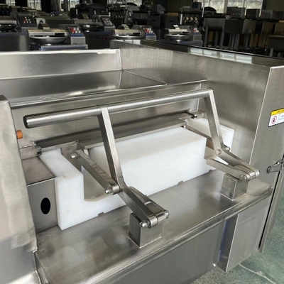 Machine à découper les morceaux de poulet congelé