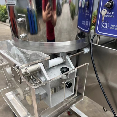 Ligne de traitement automatique de la pâte de poisson avec une tension de 380 V et un moulin à viande