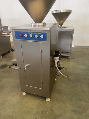 Stuffer de saucisse à volume de 60L avec fonctionnalité polyvalente et réglage de vitesse multiple