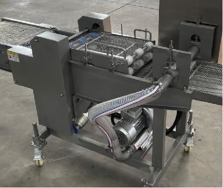 Machine à recouvrir le pain et le chocolat à 380 V avec des fraises lyophilisées et un pulvérisateur automatique
